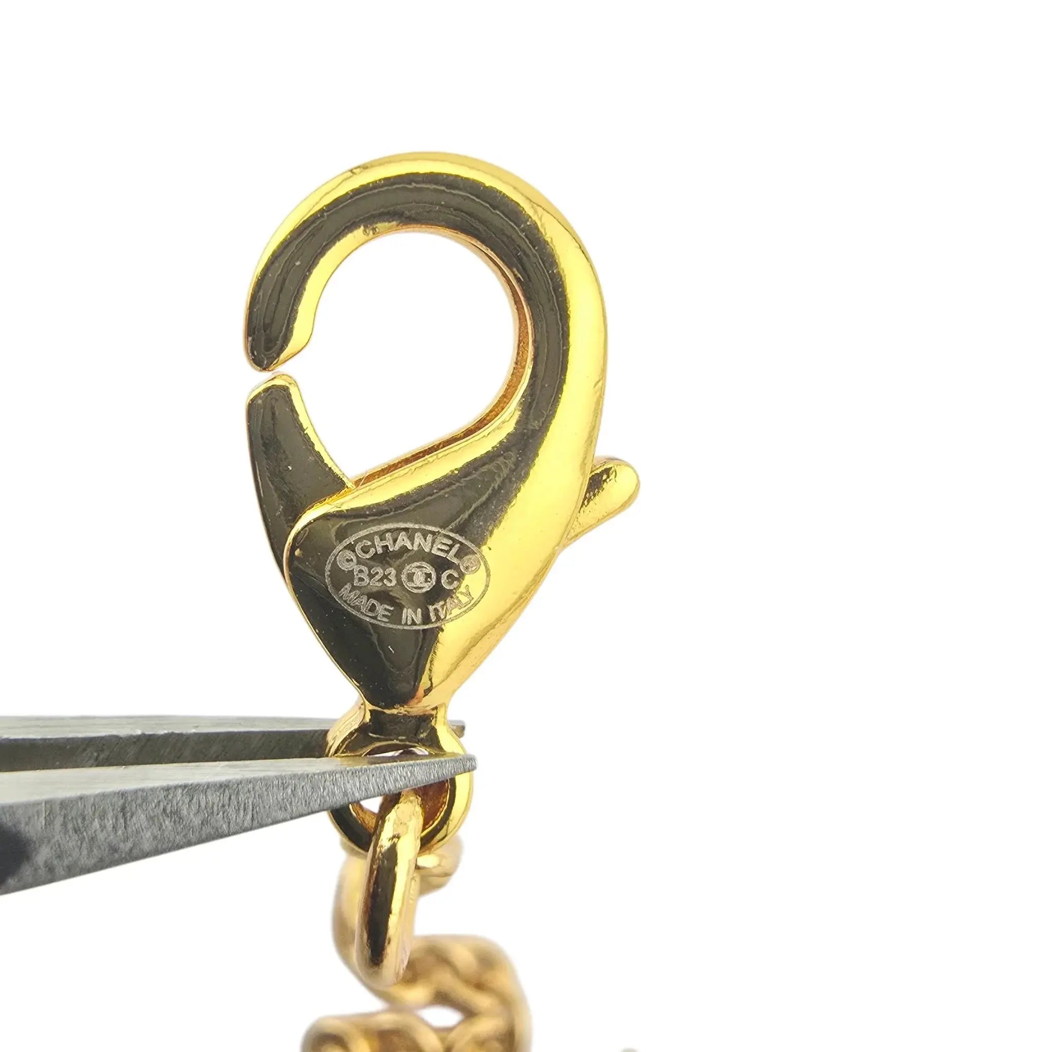 Chanel CC Heart Pendant Necklace Gold 2024 CHANEL