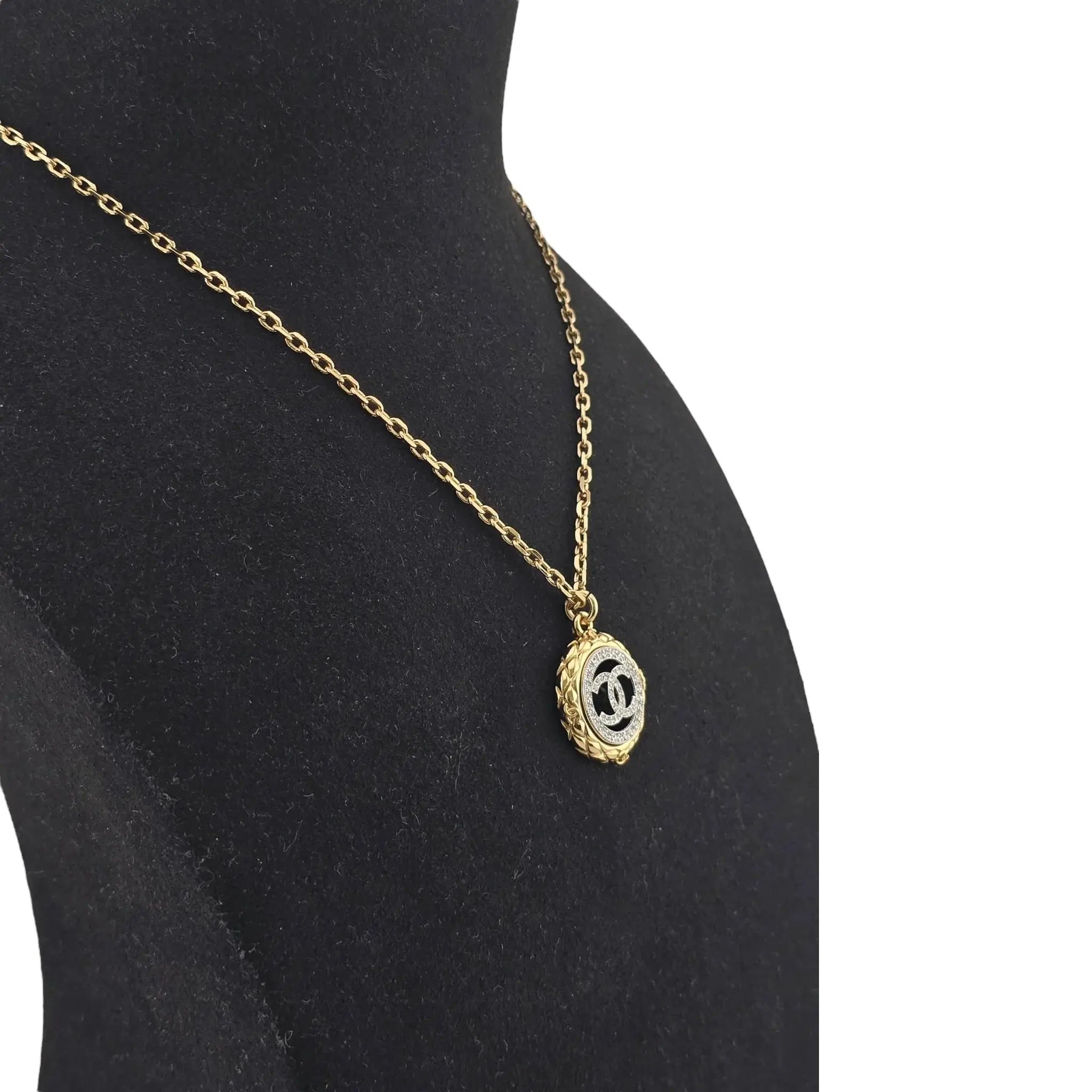 Chanel CC Round Gold Necklace 2025 CHANEL