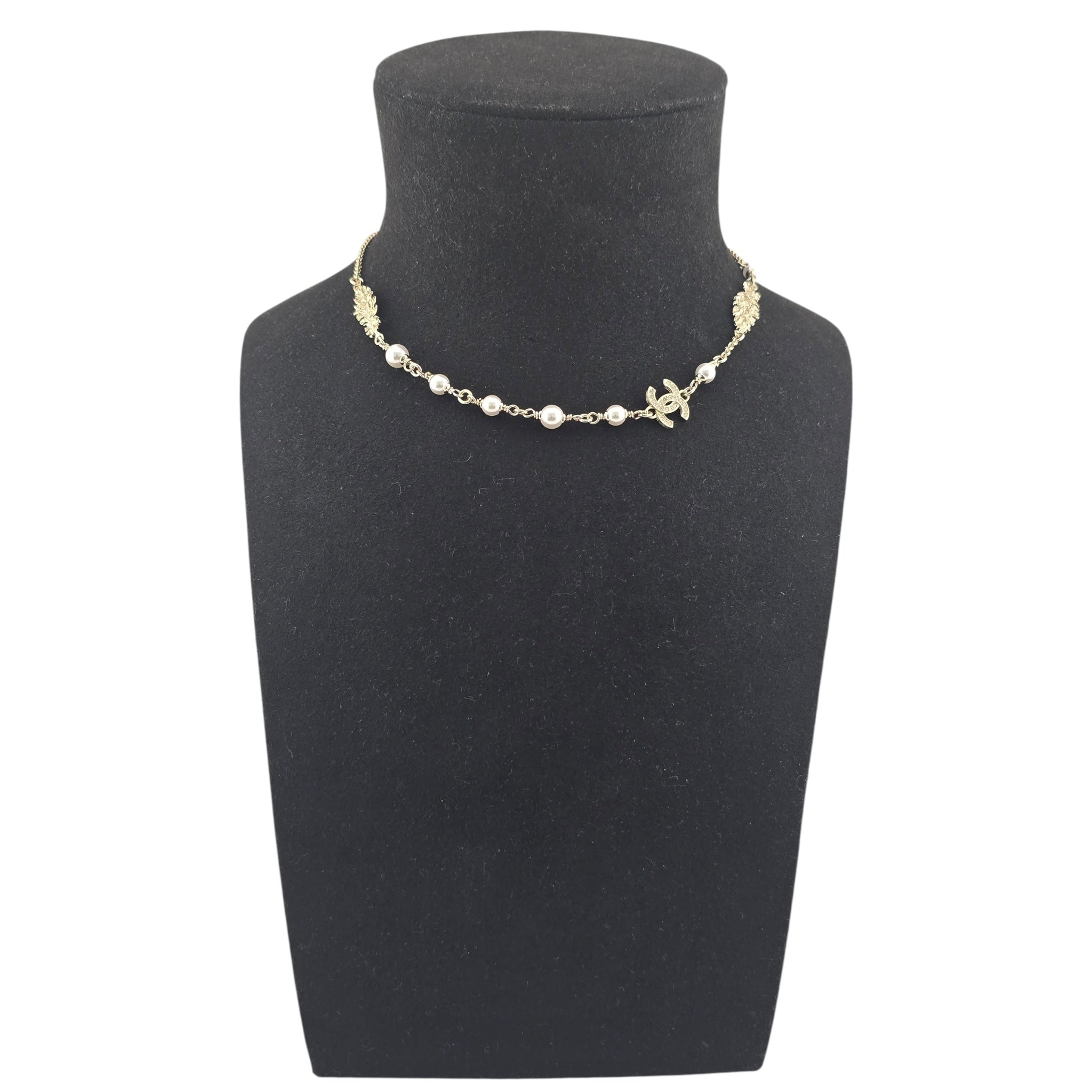 Chanel CC Gold Leaf Faux Pearls Necklace 2025