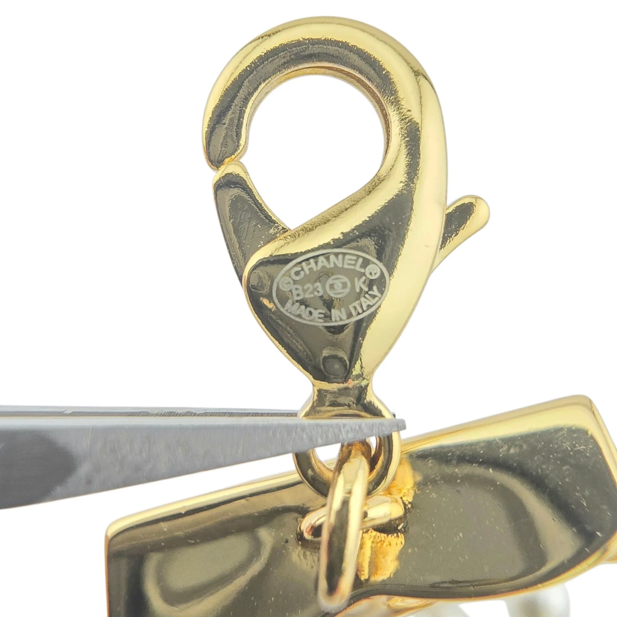 Chanel CC Faux Pearl Matelasse Bracelet 2024 CHANEL