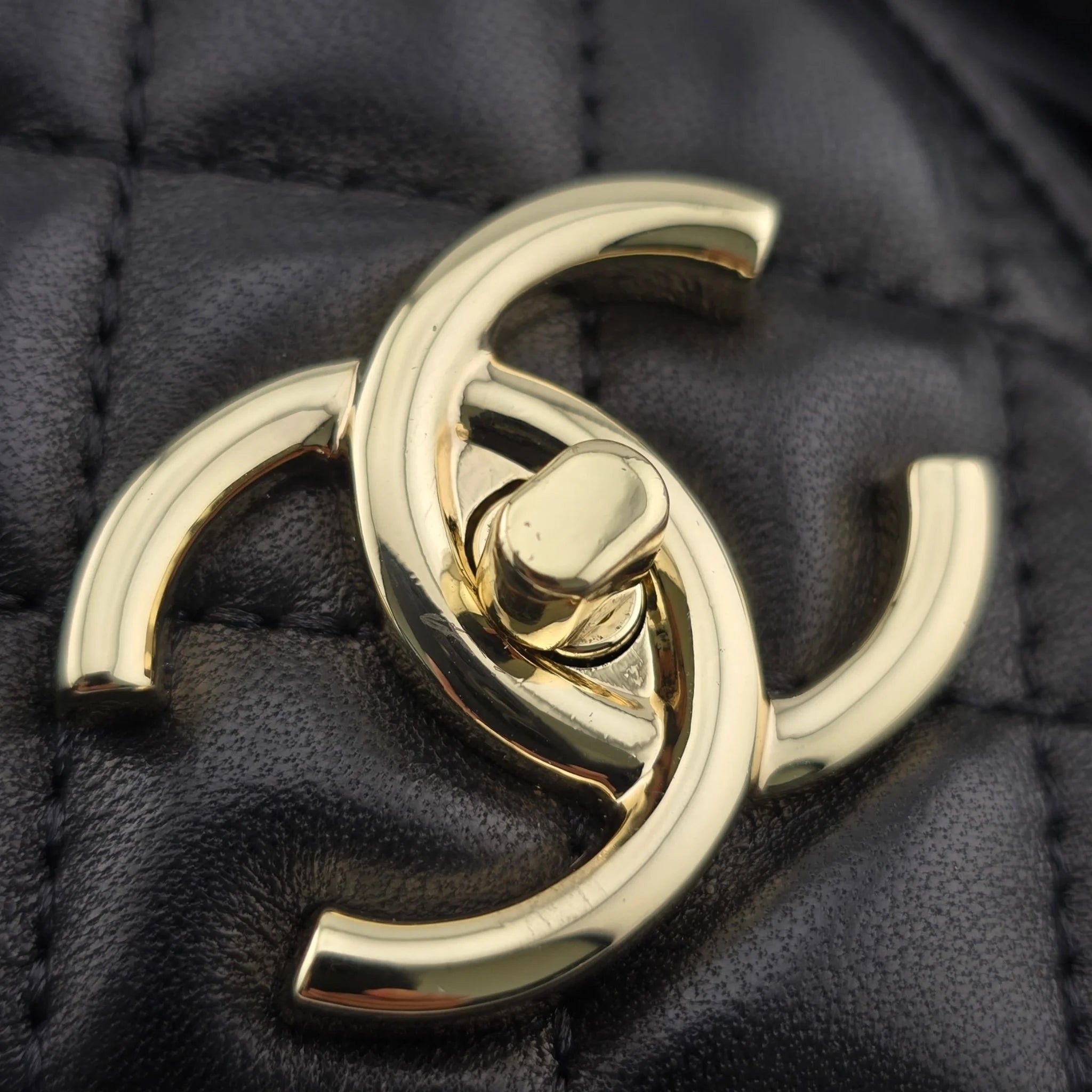 Chanel CC Lambskin Quilted Turnlock Loafers 39 Black CHANEL