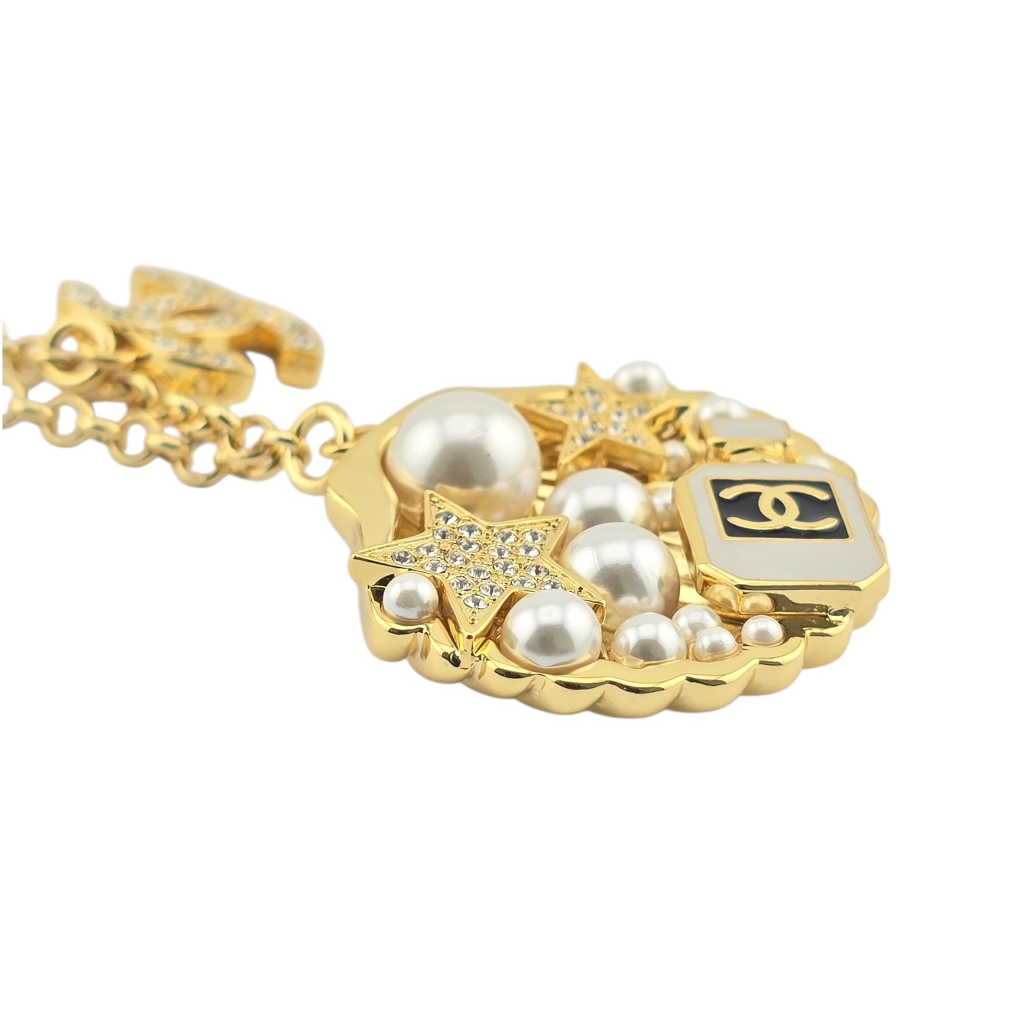 Chanel CC Shell Pendant Gold Necklace 2025 CHANEL