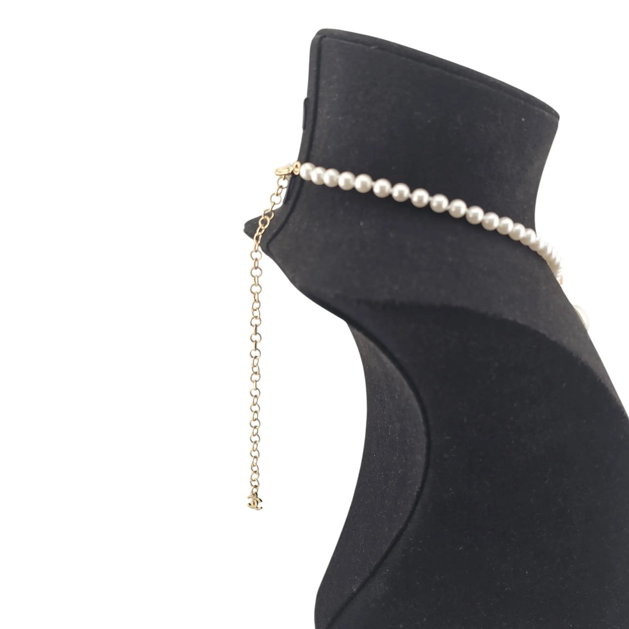 Chanel CC Pearl Crystal Heart Gold Short Necklace 2021 CHANEL